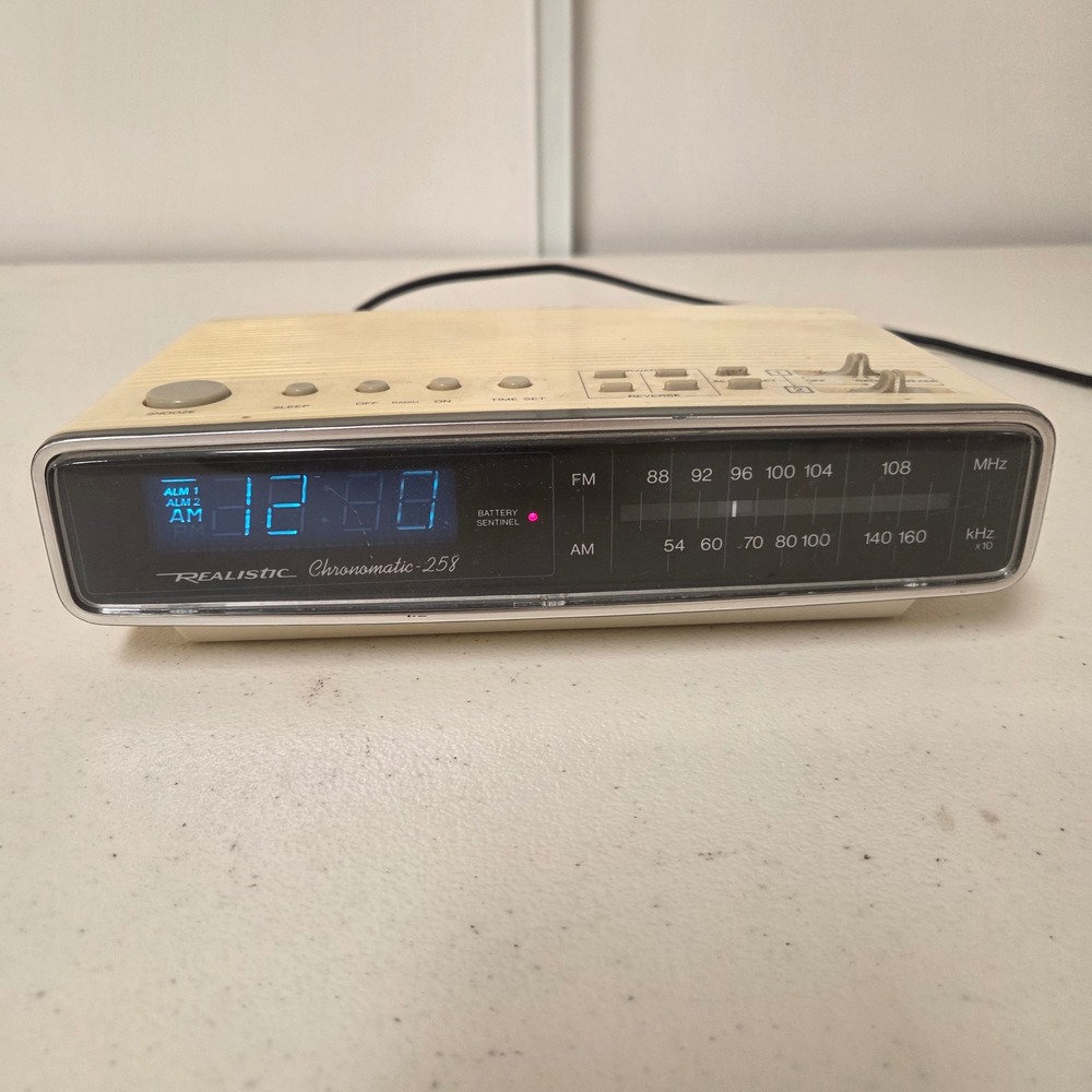 Vintage Realistic Chronomatic-258 AM FM Digital Clock Radio 12-1565 Cream